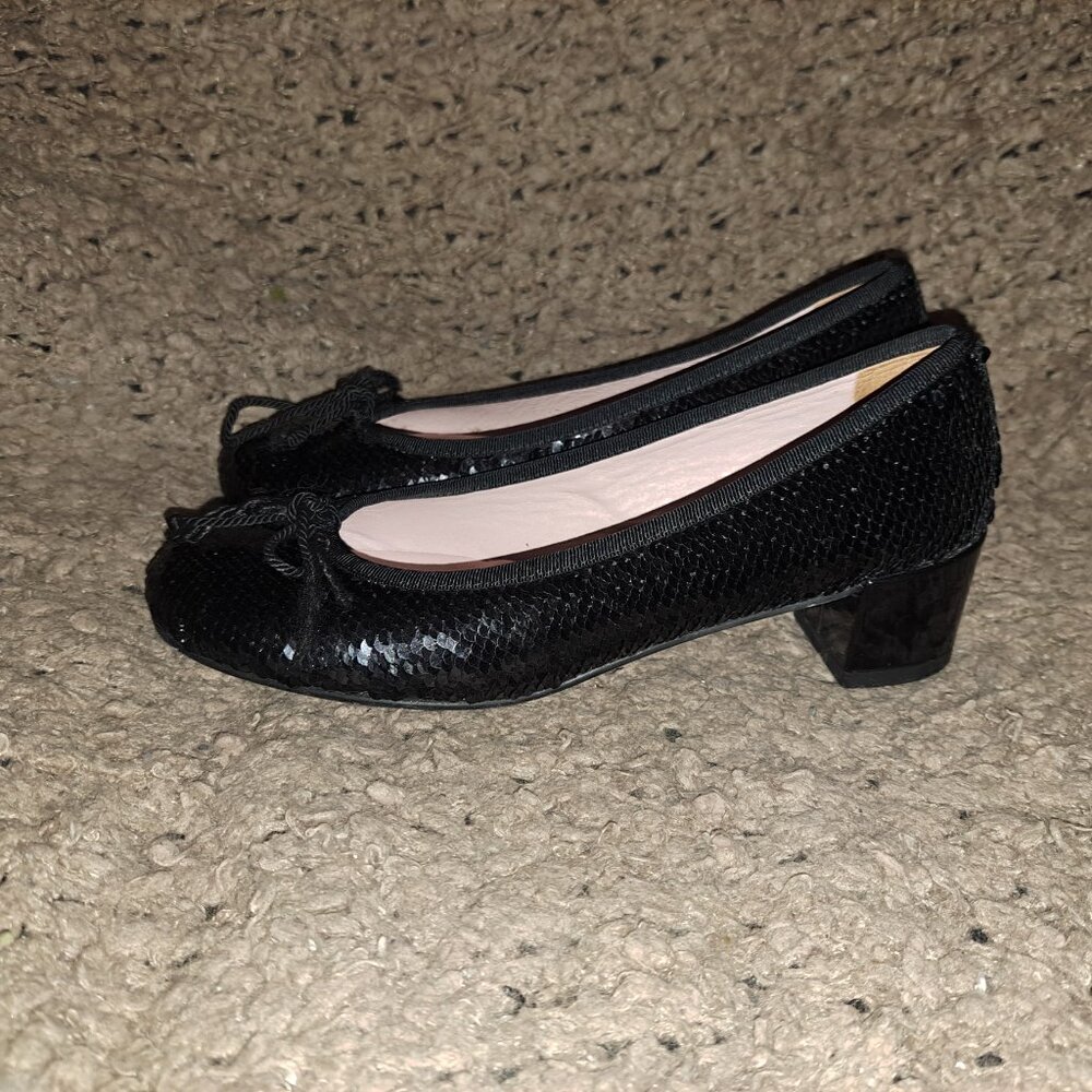 PRETTY BALLERINAS-Black Sequined-Bow-Heel 1.75" Patent Leather-Sz 37-Near Mint - Picture 2 of 6